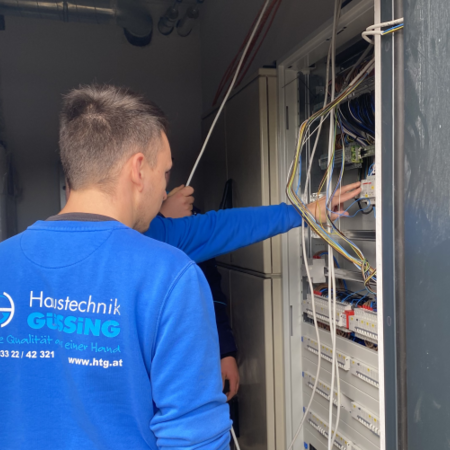Unsere Elektromonteure bei der Arbeit