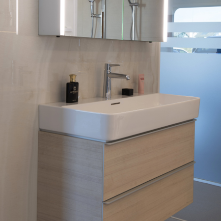 Waschbecken mit Unterschrank